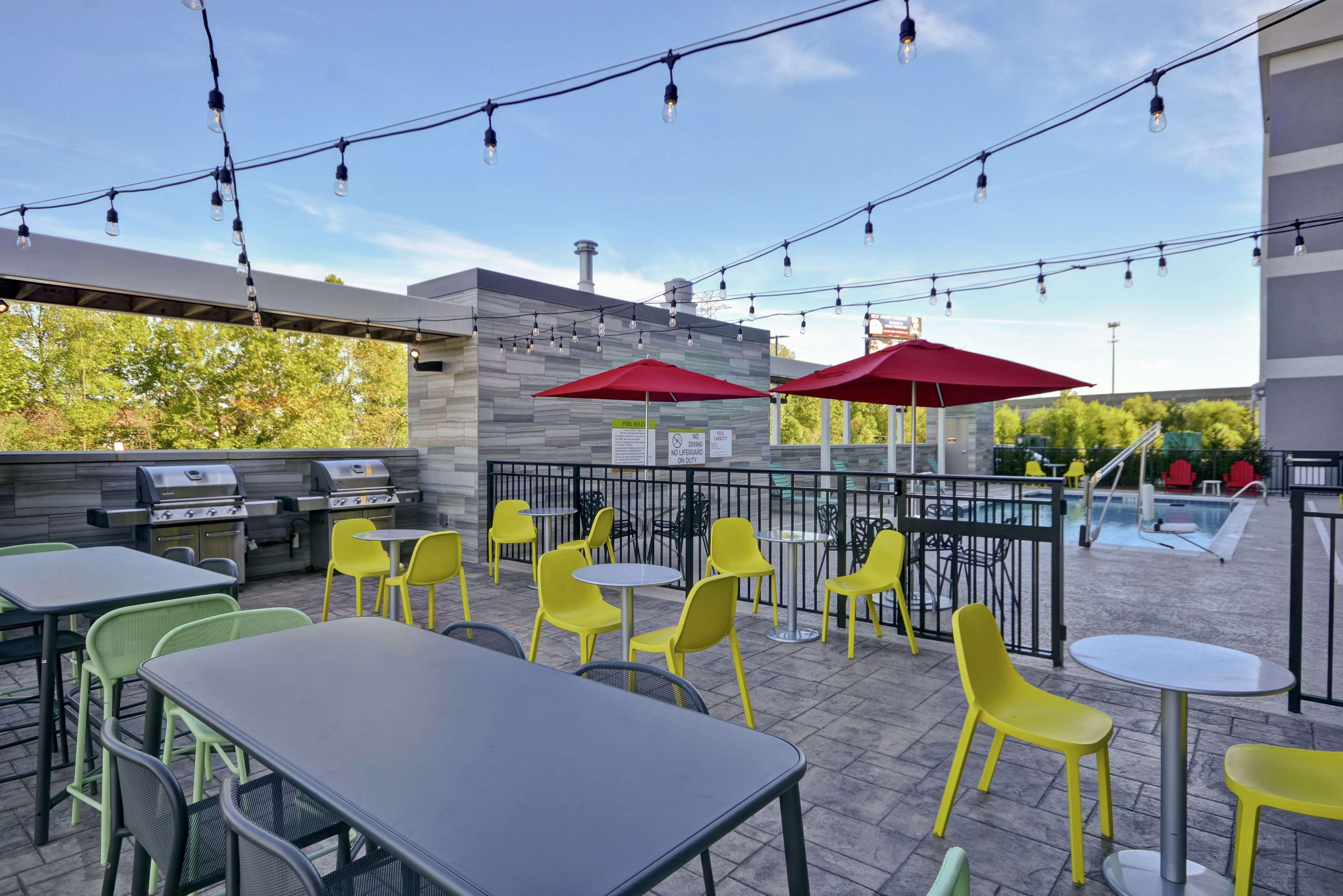 Home2 By Hilton Louisville North 3*