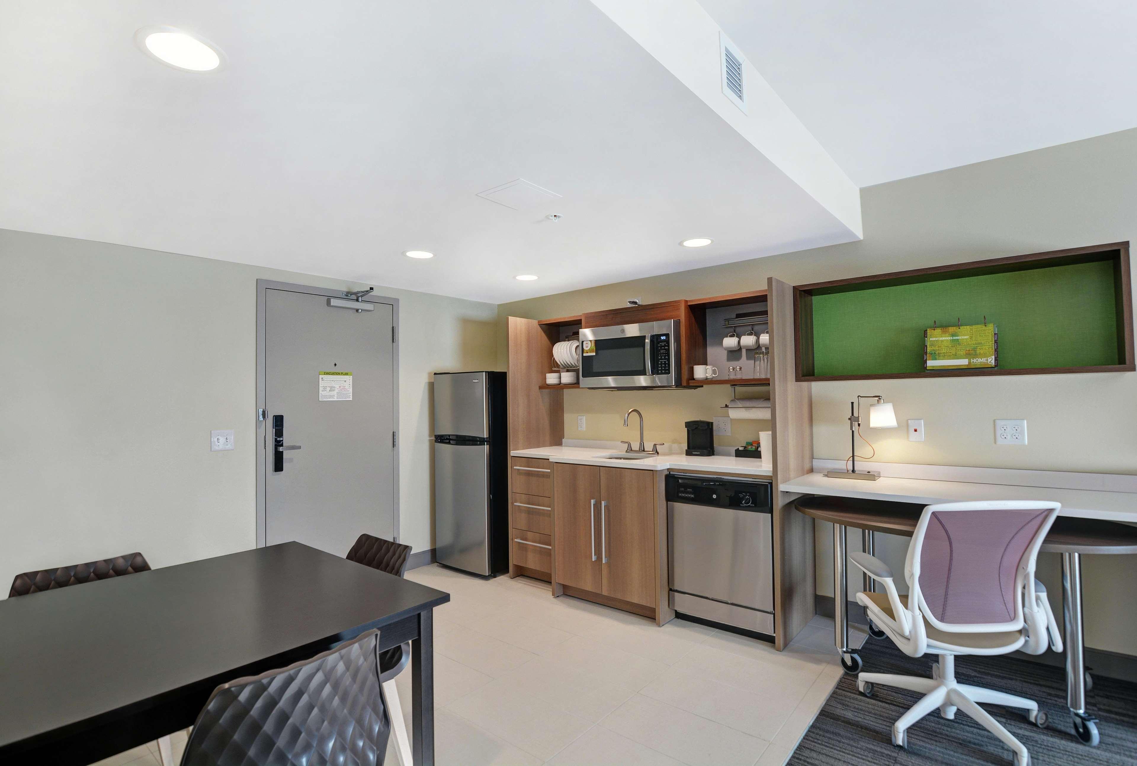 Home2 By Hilton Louisville North Hotel 3*
